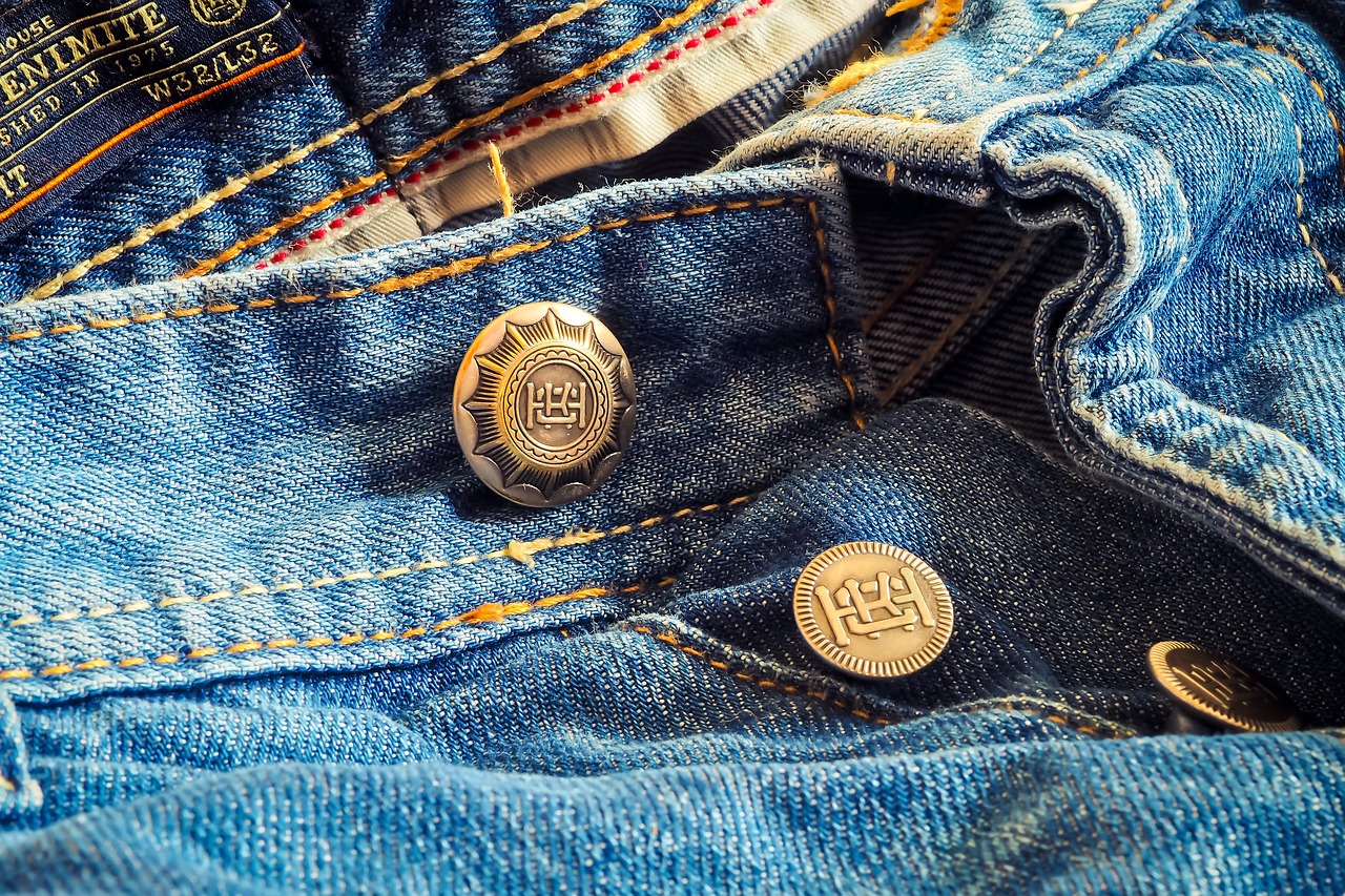 高い古着が存在するのはなぜ？適正価格で購入する方法も解説